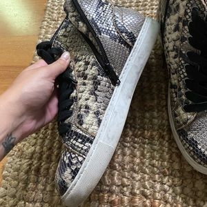 Matisse snakeskin high tops w zipper